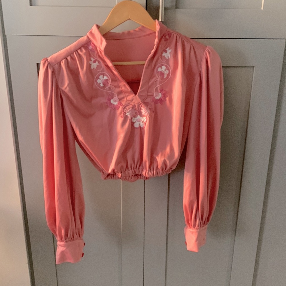 Vintage crop top with flower embroidery